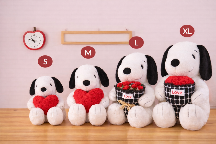 Large 65cm Snoopy plush holding flowers showing its impressive size