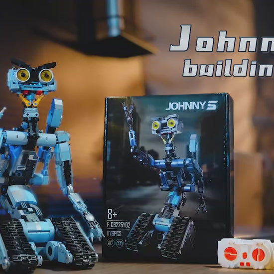 Video showing the fully built Johnny 5 robot brick model from multiple angles