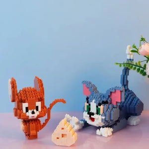 Close-up of the brick details on Tom and Jerry mini building block figures