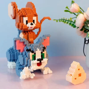 Tom and Jerry mini building block figures being assembled or displayed for play
